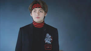 Милий BTS V у чорному та червоному — Милі BTS Шпалери