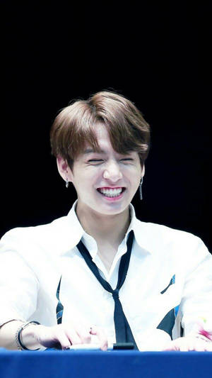 Милий BTS Чонгук усміхається на фанміті — Милі BTS Шпалери