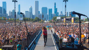 Обои Lollapalooza Чикаго днем — Studio Display Шпалери