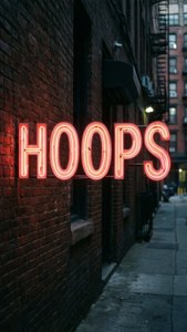 Міська неонова вивіска зі словом HOOPS — Баскетбол гіф Шпалери