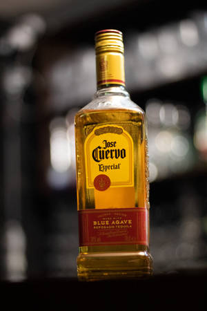 Подпись: Элегантная бутылка текилы Jose Cuervo Agave — Xiaomi Pad Шпалери