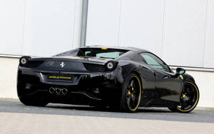 Чорний Ferrari 458 Italia, вид ззаду з жовтими акцентами, шпалери.