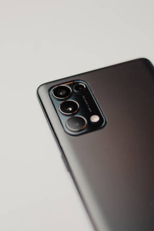 Серебристые объективы камер Oppo
