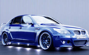 Чистий синій Hamann BMW на синьому тлі