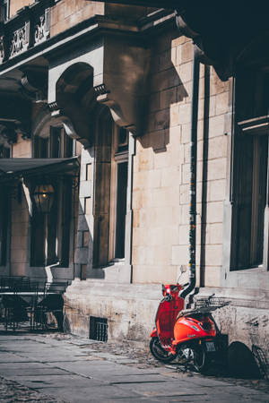 Красный мопед Vespa — Xiaomi Pad 8 Pro Шпалери