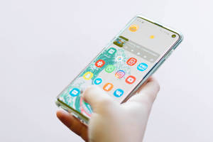 Стильний Samsung Galaxy S10 у яскравому освітлені — Samsung Galaxy S20 Шпалери