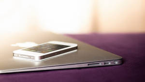 Стильний та сучасний дисплей iPhone