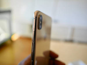 Золотой iPhone Xs обои