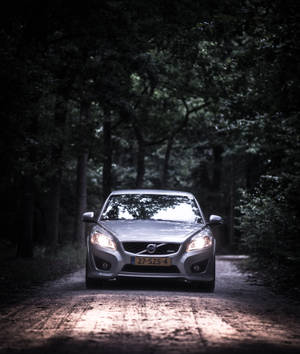 Сірий Volvo Sedan за кермом обої — Galaxy Z Fold Шпалери