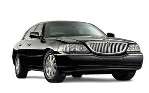Чорний Lincoln Town Car